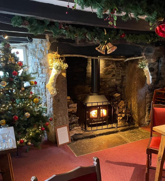 a christmas themed afternoon tea set up at Bearslake Inn