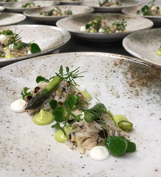 Lemon Dressed Devon Crab, Charred Asparagus, Pickled Kohlrabi & Avocado