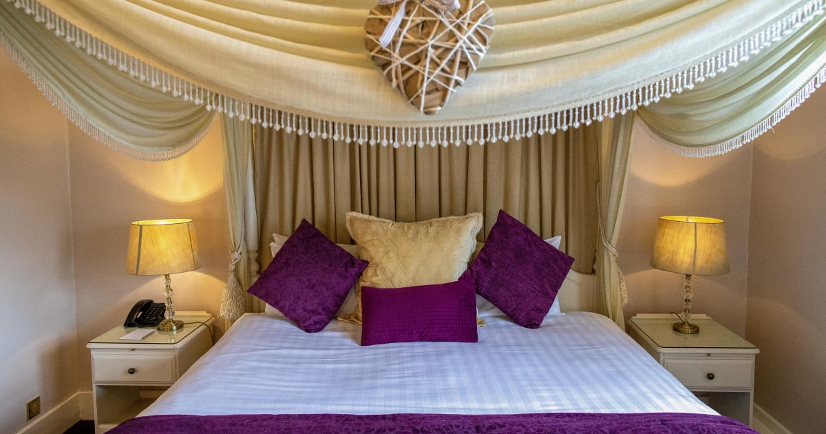 Four Poster Bed with Burgundy Bedding