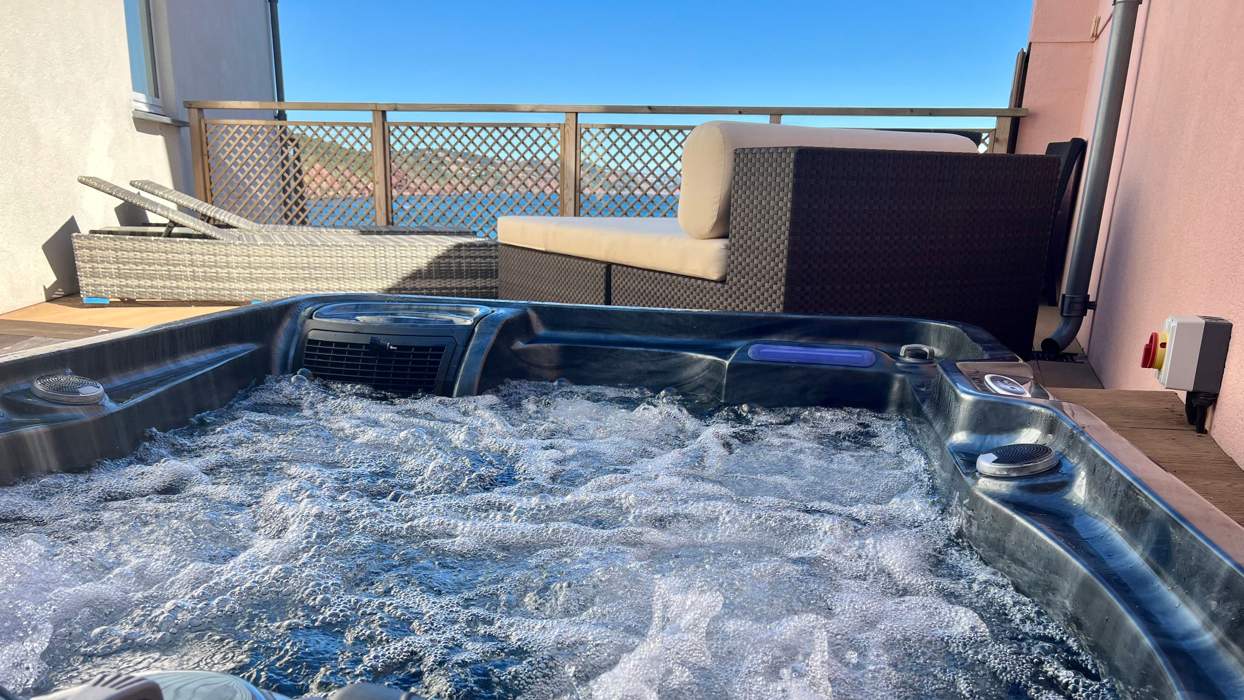 Seaview 5 Hot Tub