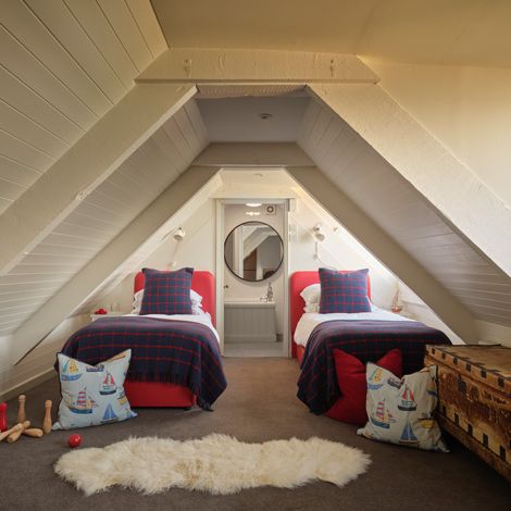 CaryArms_CoveCottage_TopBedroom_189