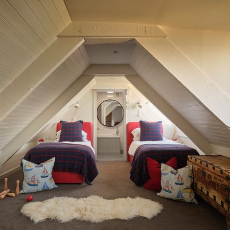CaryArms_CoveCottage_TopBedroom_189
