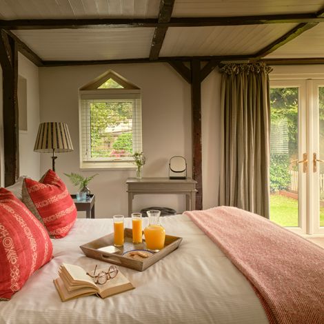 CaryArms_SmugglersCottage_DownstairsBedroom_026