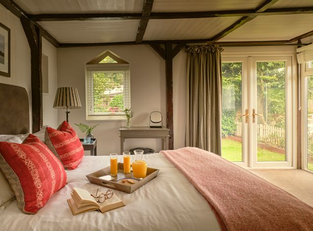 CaryArms_SmugglersCottage_DownstairsBedroom_026