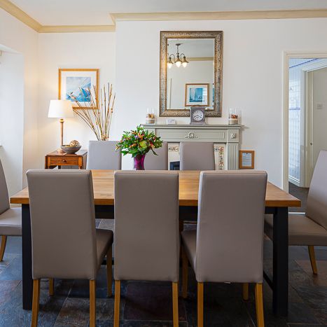 Beach cottage dining room