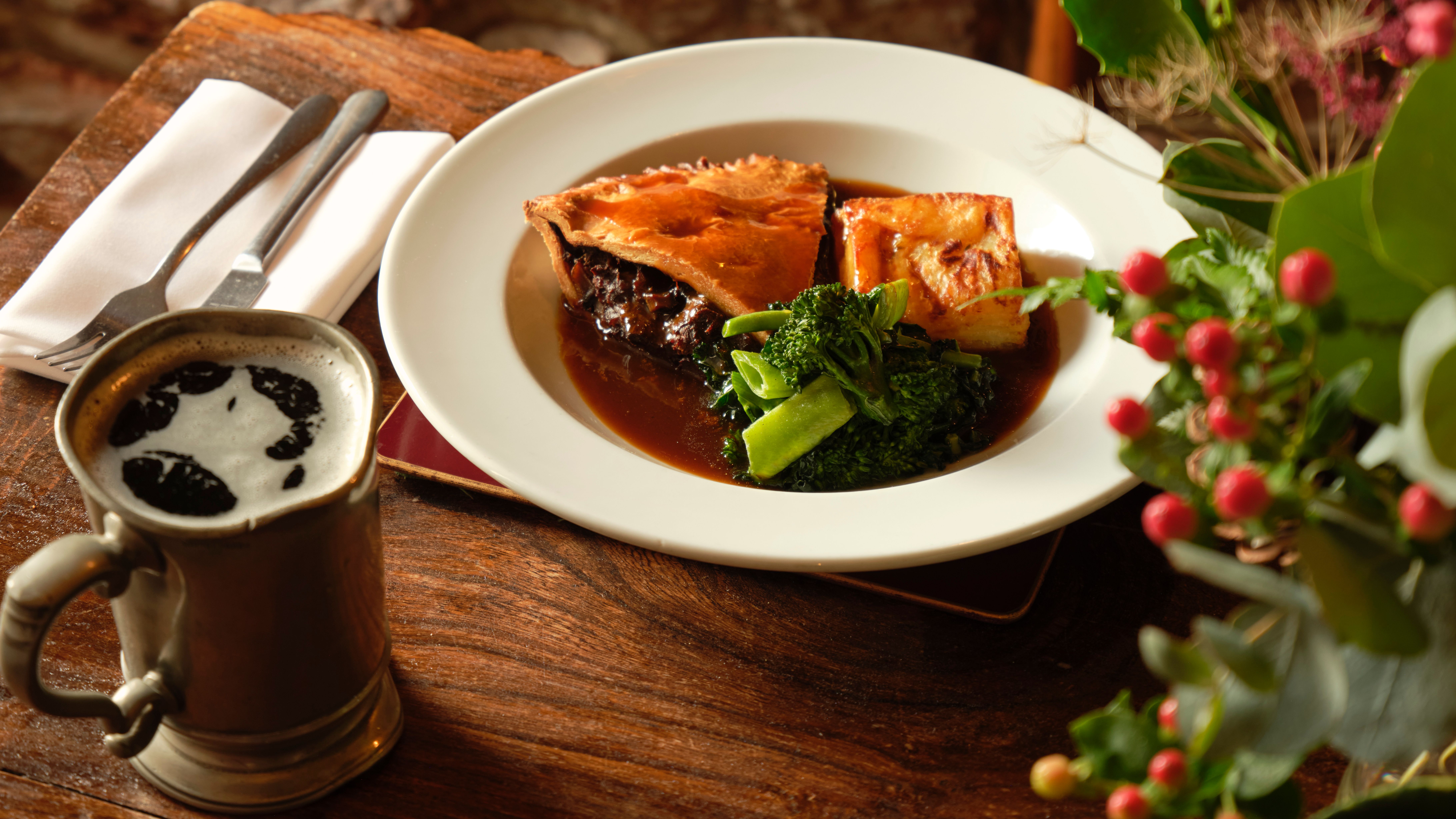 CaryArms_F&B_SteakAlePie_330