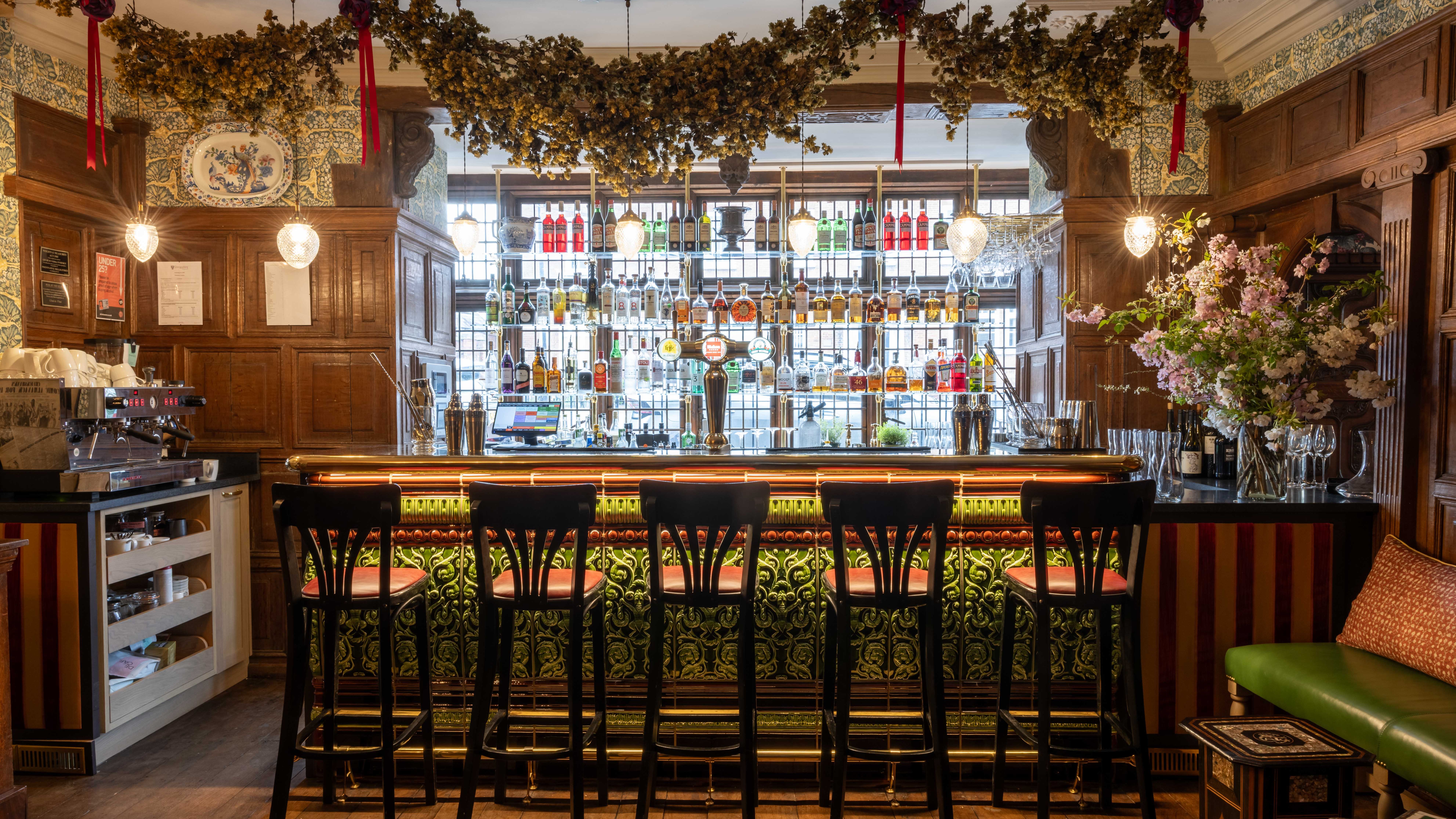 Harrys bar full view