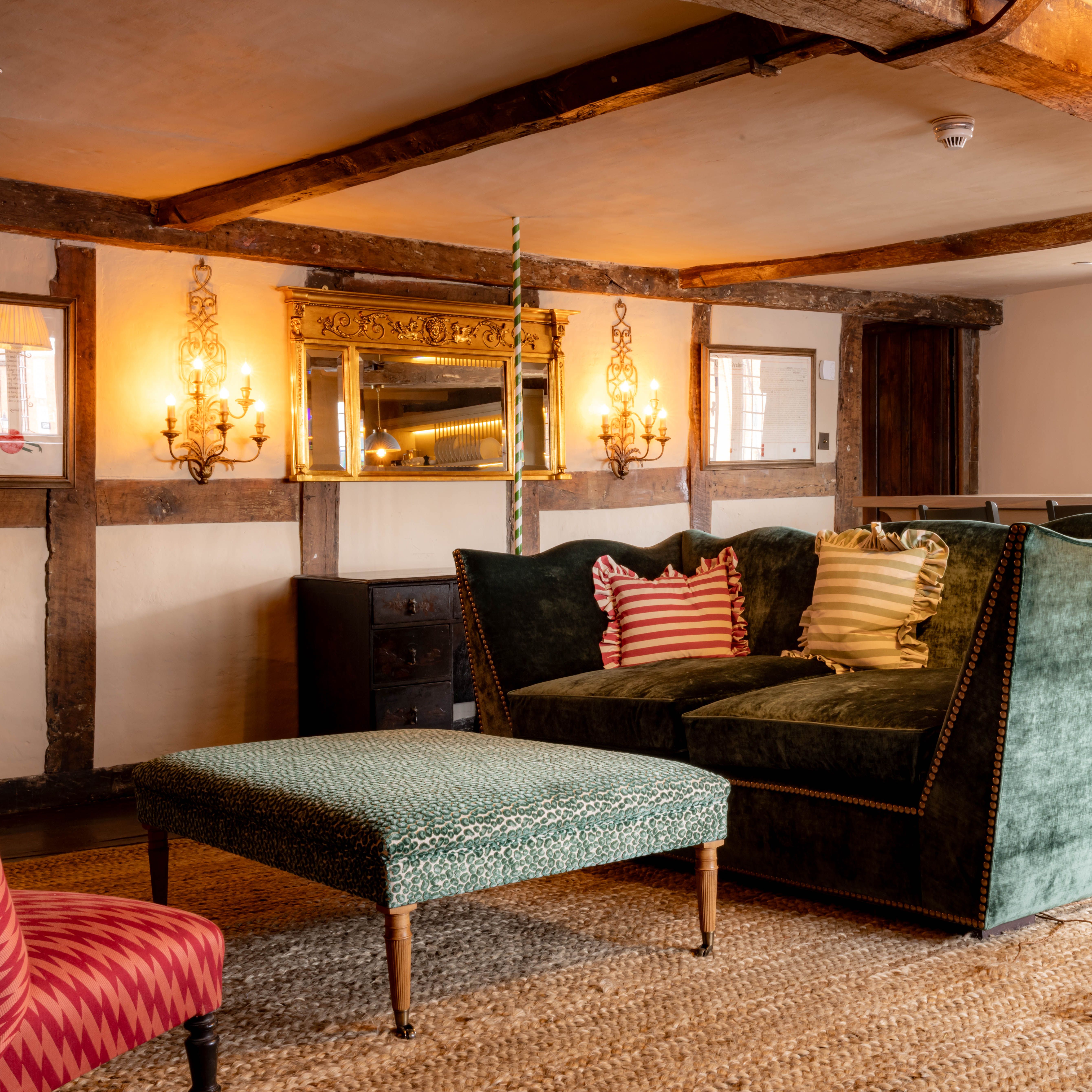 Henry VIII Lounge