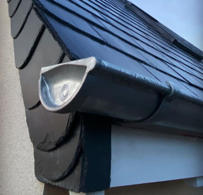 Fresh Guttering at Daymond Dr