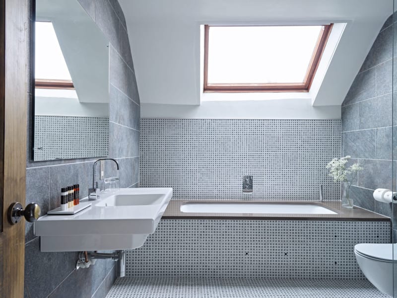 Cotswold Grange family bathroom