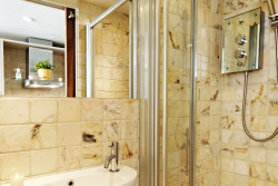 Beach Hut 1 shower and WC