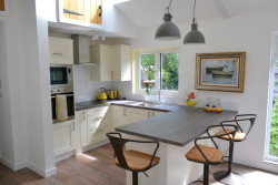 kitchen bar 2