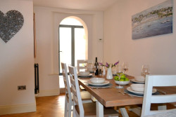 45 Fore St dining2