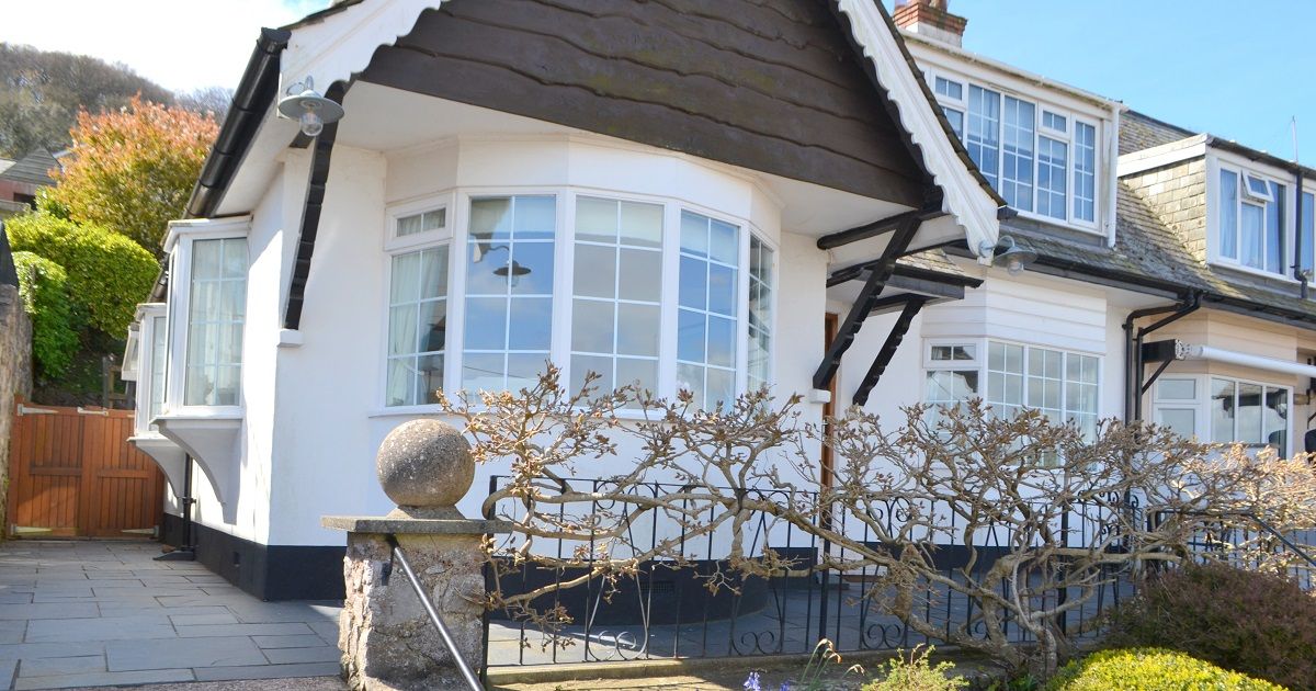 Lighthouse Cottage access tro rear garden