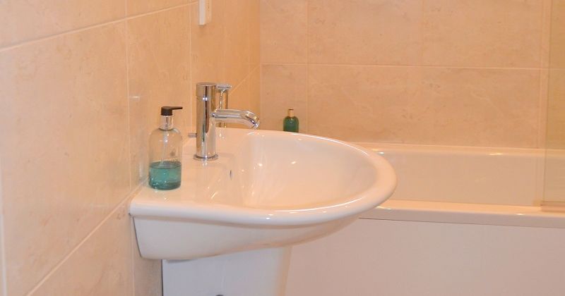 Osborne House 3 Bath Room 1