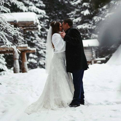 Bride and Groom Kissing in a snowy background