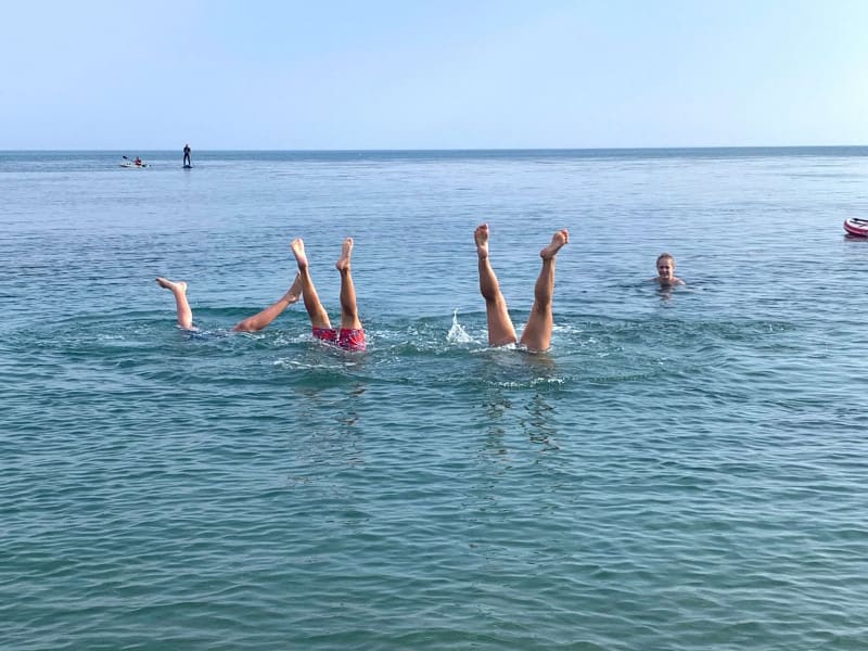 kids doing handstand