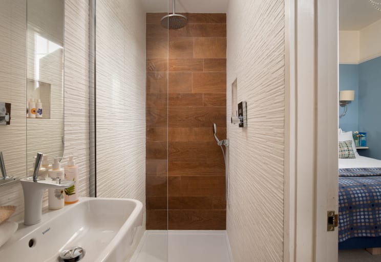 Fossil bathroom and bed