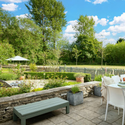 The Chestnuts rear garden
