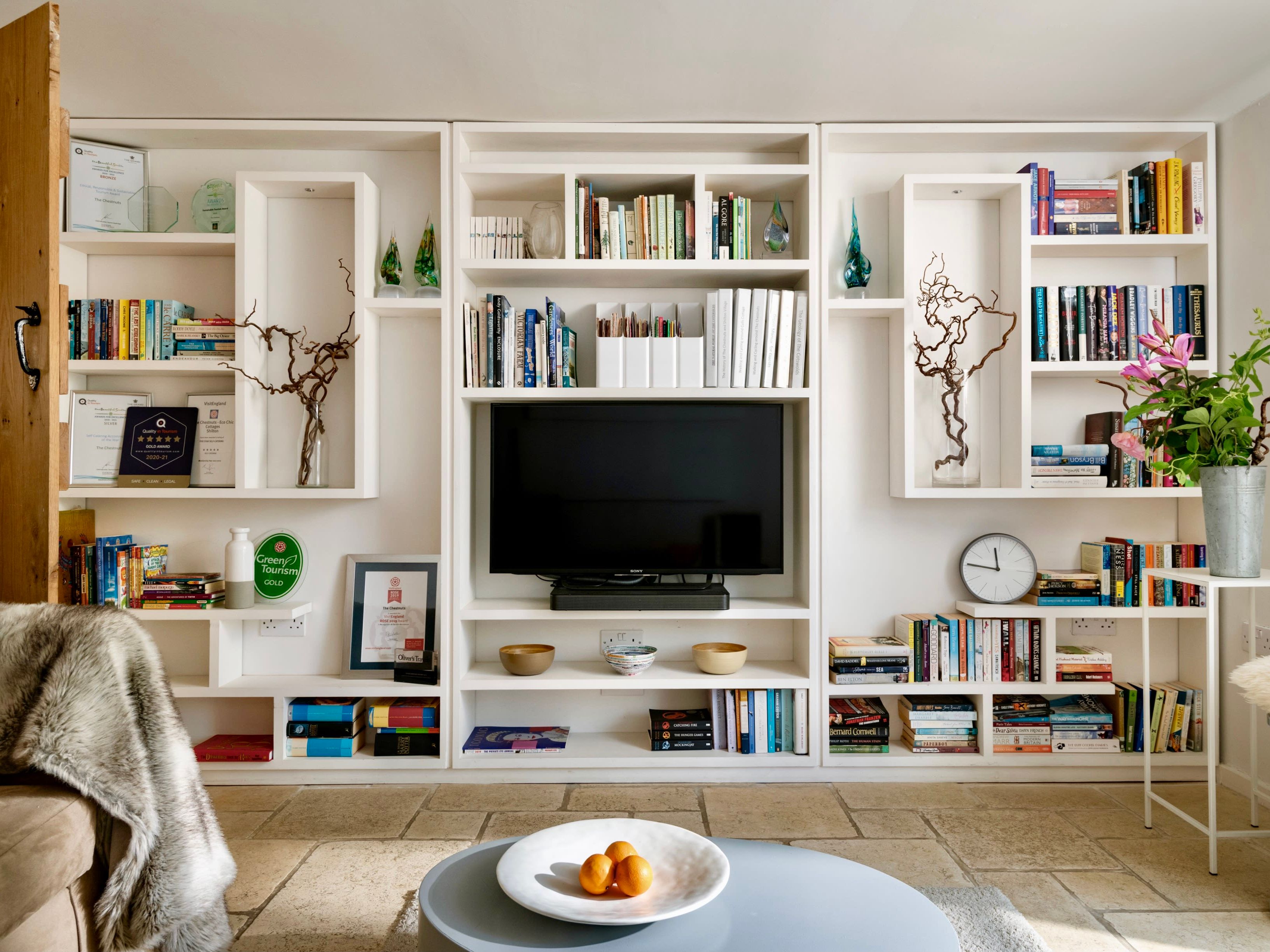Culls Cottage library