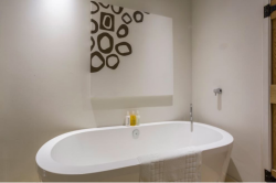 Family bathroom The Chestnuts