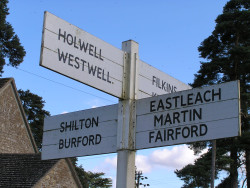 Fingerpost sign to Shilton