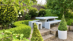 Culls Cottage outside dining table