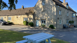 The Swan Southrop