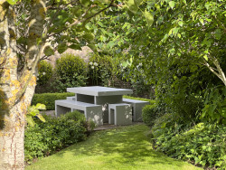Culls Cottage outdoor dining table