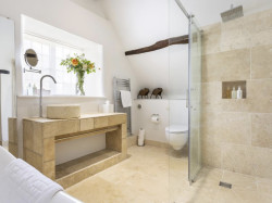 Culls Cottage main bathroom