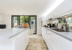 ulls Cottage kitchen