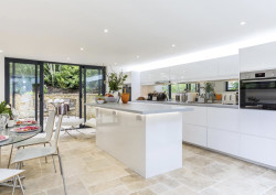 ulls Cottage kitchen