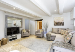 Culls cottage lounge