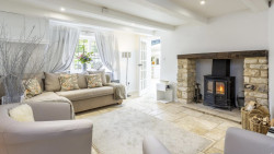 Culls Cottage main lounge