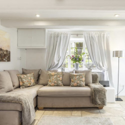 Culls Cottage main lounge