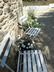 Culls Cottage seating
