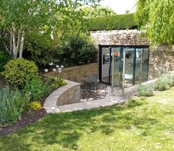 Culls Cottage rear patio, perfect for breakfast