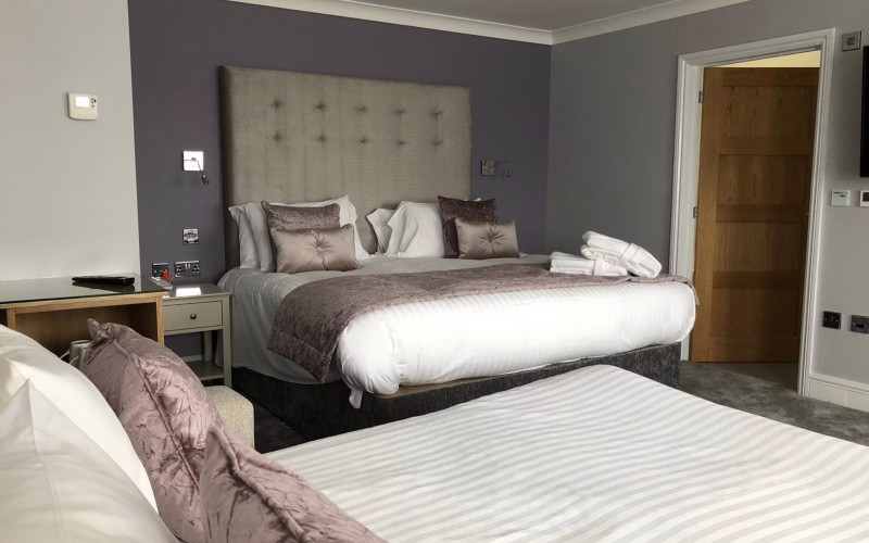 Shaldon_Suite_interior_1