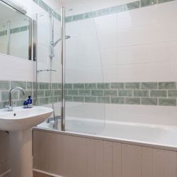 Ducks Nest bathroom