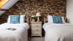 cartwheel twin bedroom