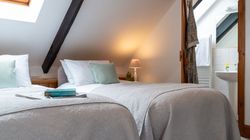 Granary twin room with 2 single beds
