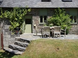 The stables back garden with table and chairs