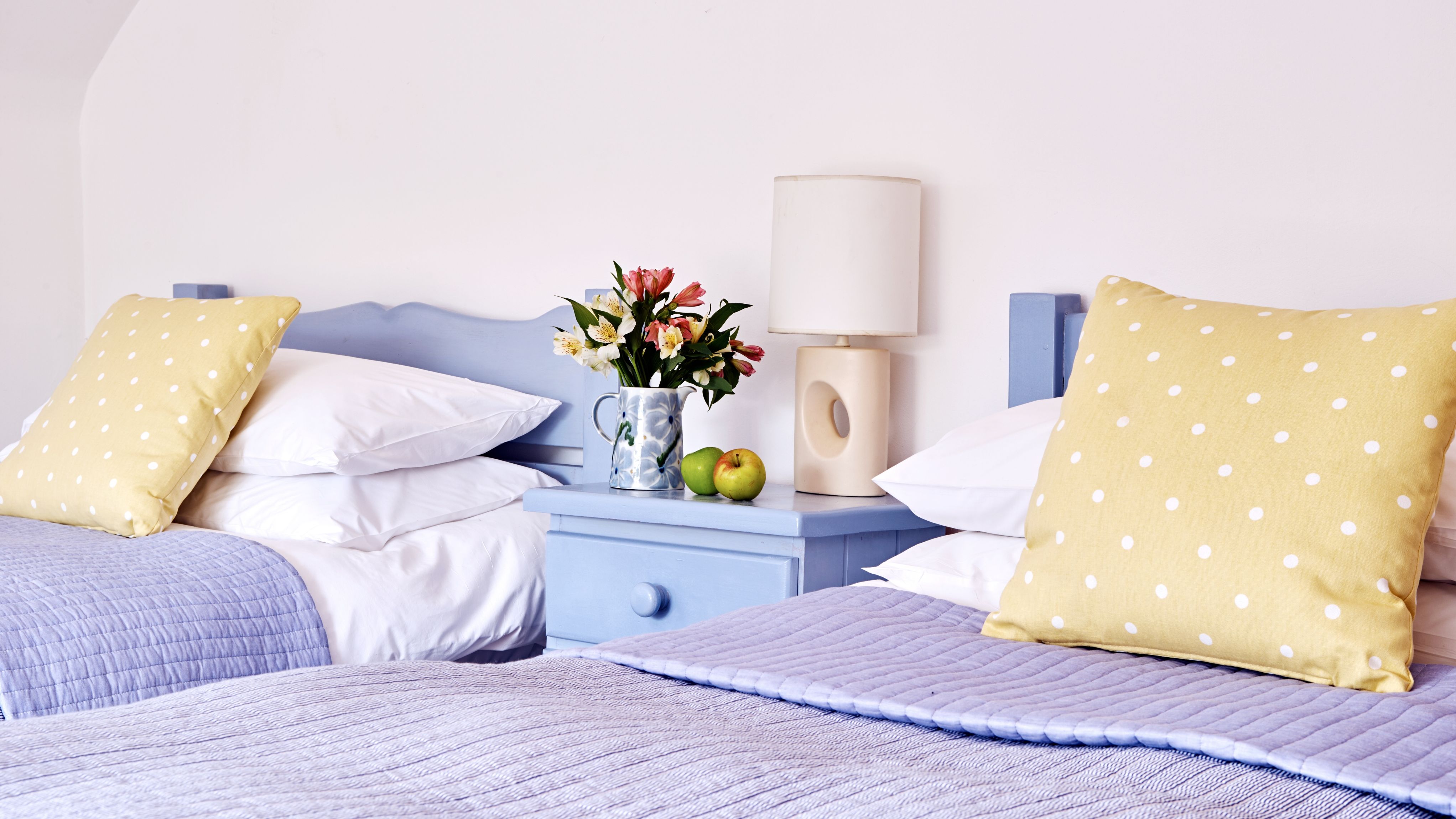 The stables twin bedroom