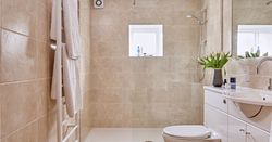 stables shower room with modern details