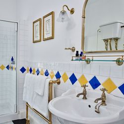 Bathroom in Flear House