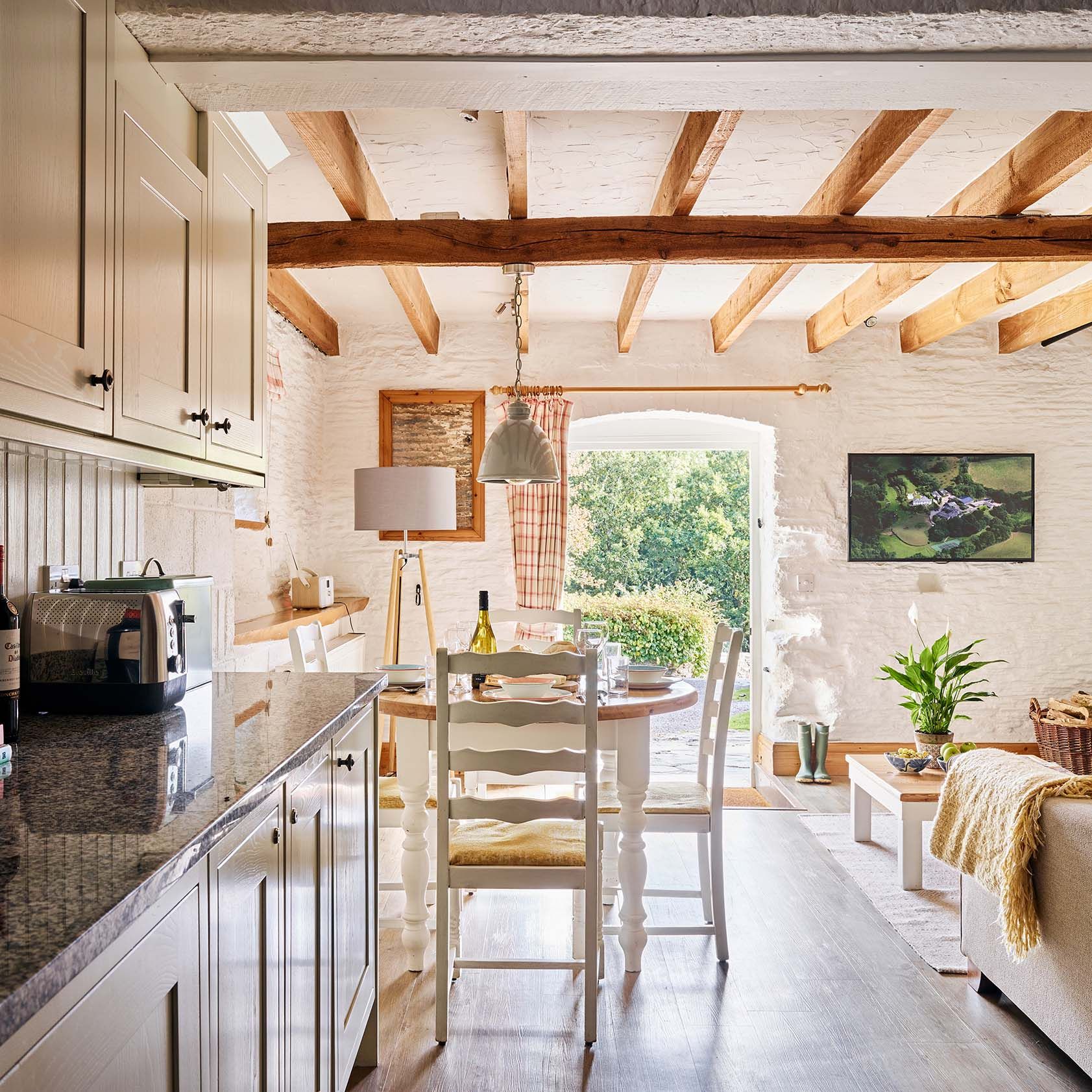 Quarry kitchen_dining to outside