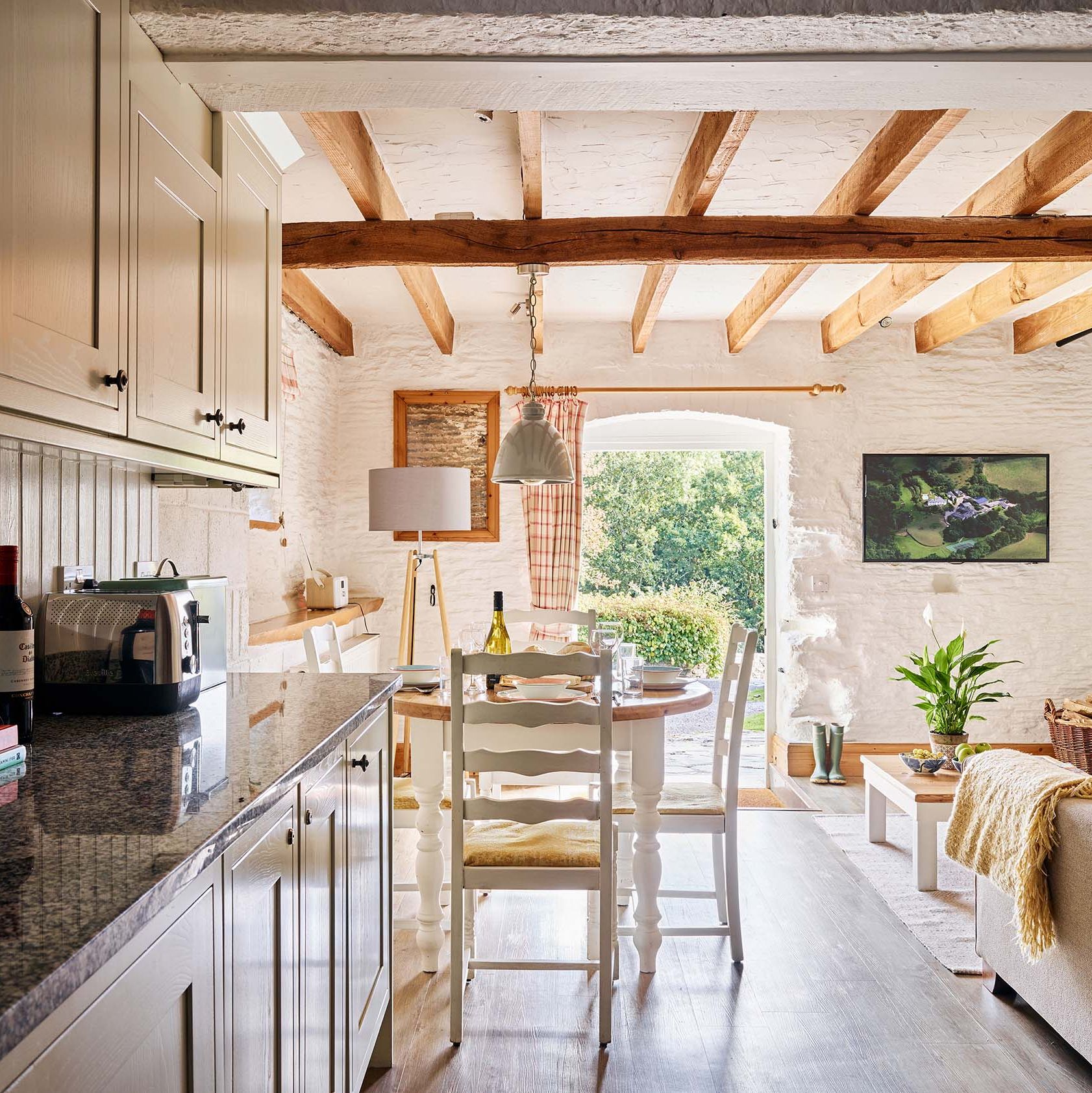Quarry kitchen_dining to outside