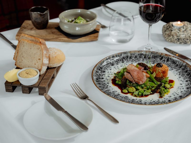 Two Bridges Hotel food