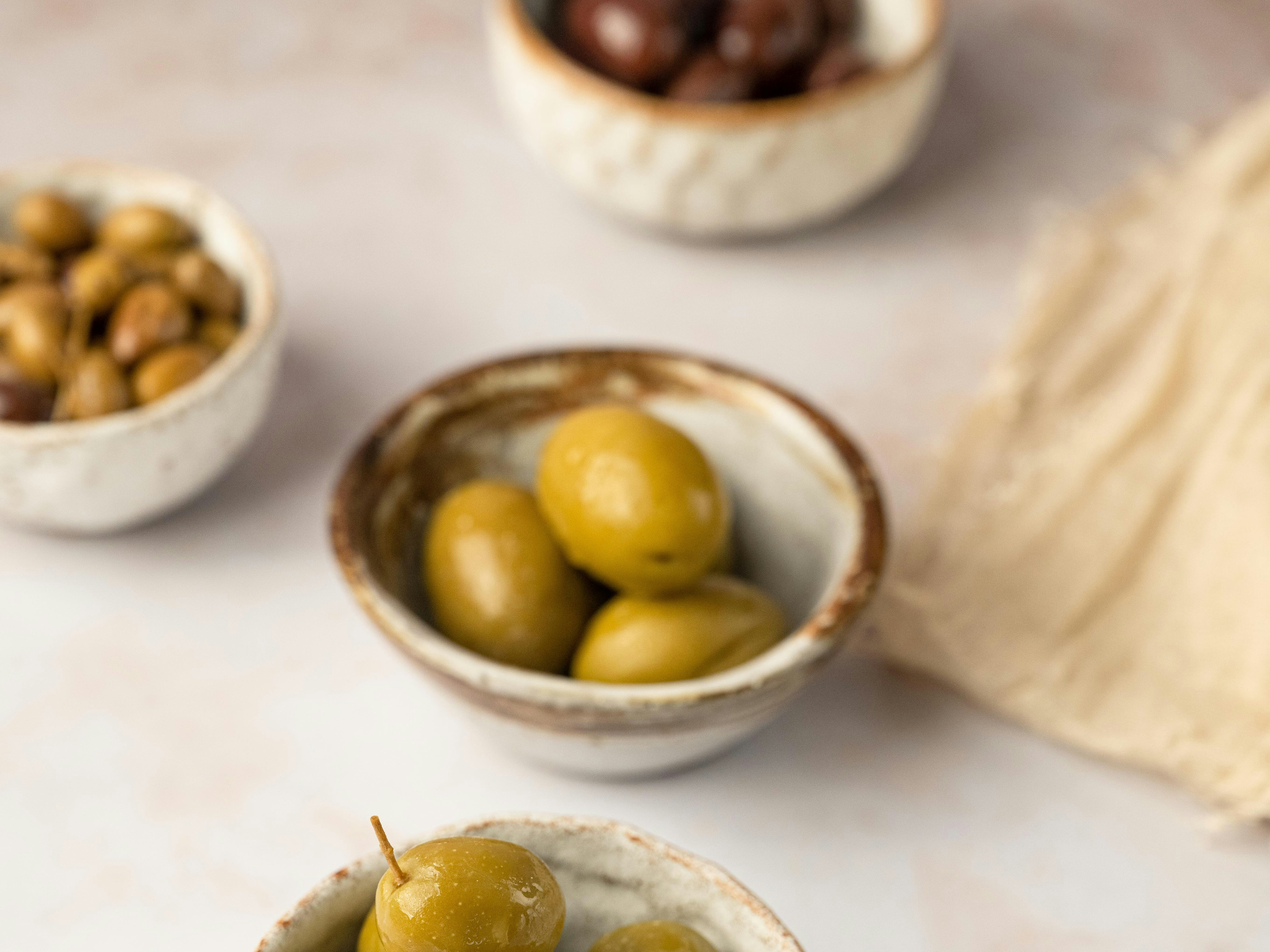 four small bowls of olives joanna-stolowicz-u4b0swjq6_U-unsplash