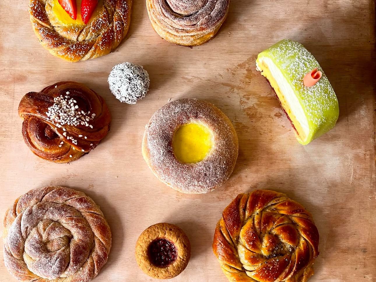 Fika cakes and buns